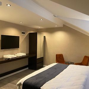 Camera con letto king size